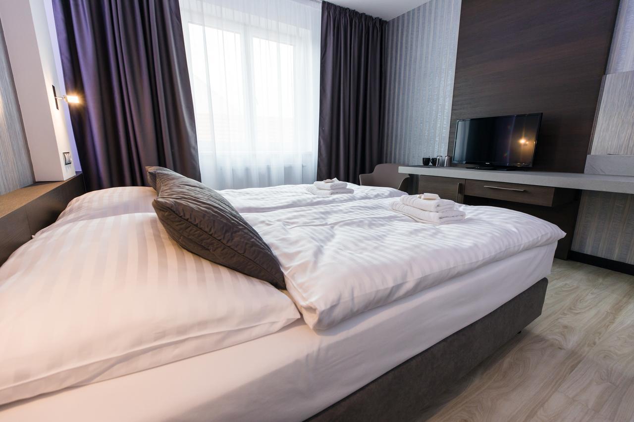 Modřice Hotel U Kostela מראה חיצוני תמונה