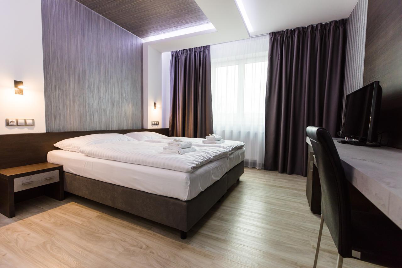 Modřice Hotel U Kostela מראה חיצוני תמונה