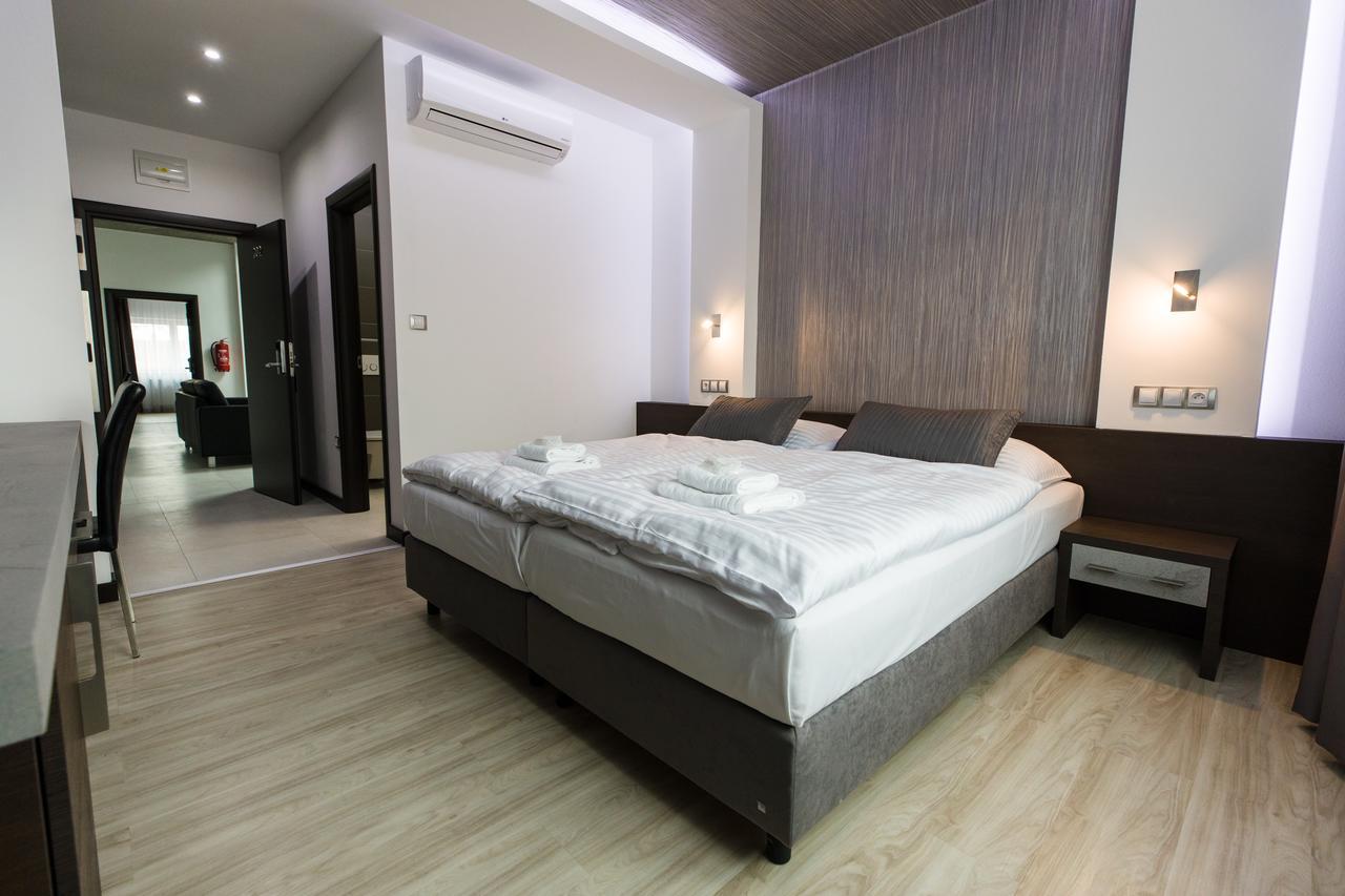 Modřice Hotel U Kostela מראה חיצוני תמונה