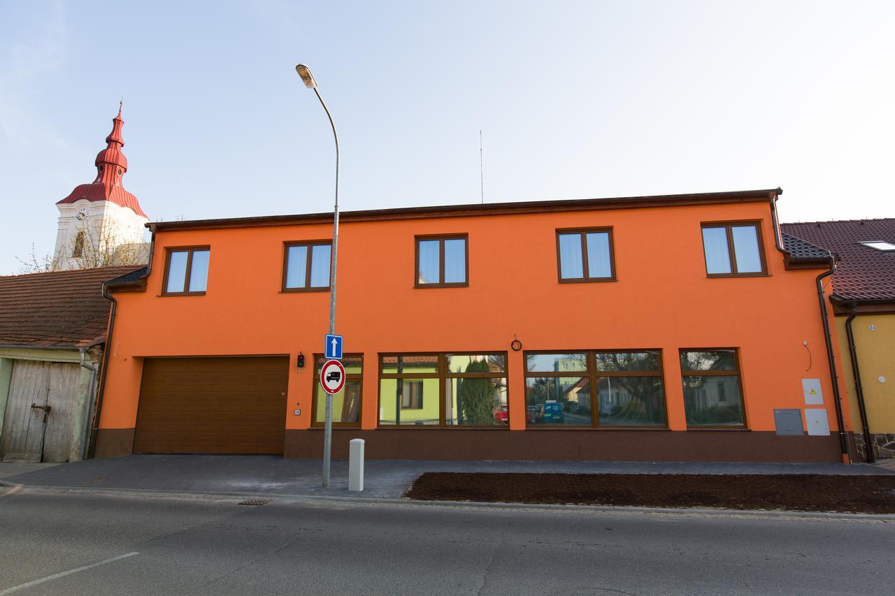 Modřice Hotel U Kostela מראה חיצוני תמונה