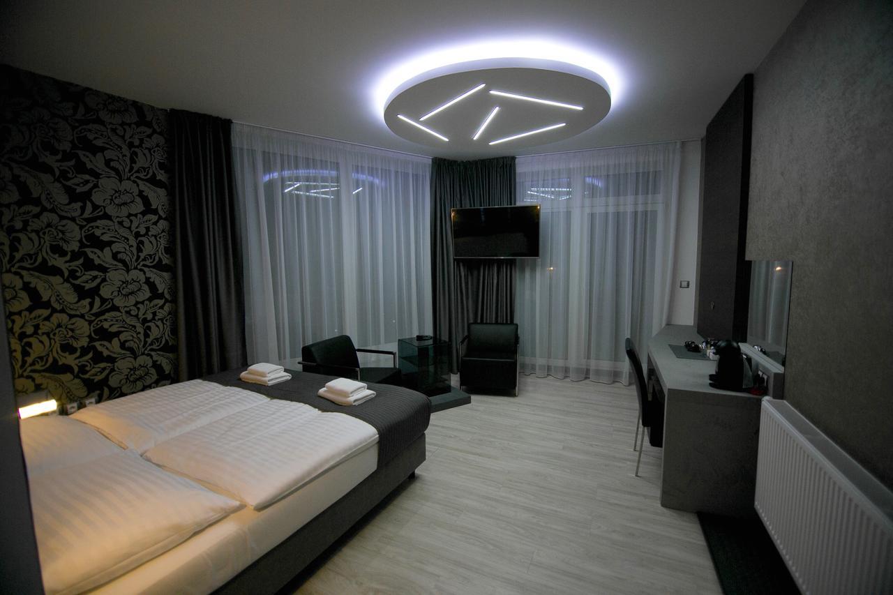 Modřice Hotel U Kostela מראה חיצוני תמונה