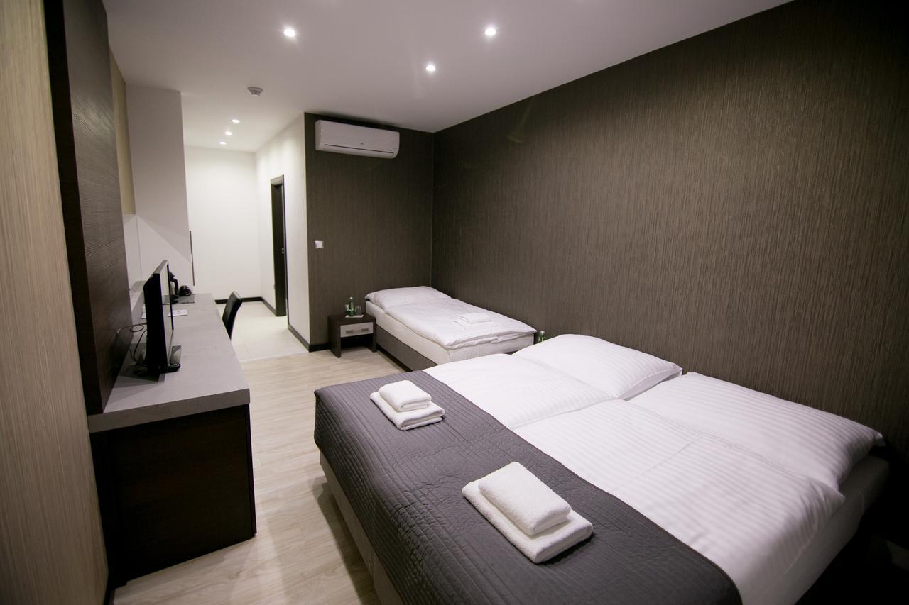 Modřice Hotel U Kostela מראה חיצוני תמונה