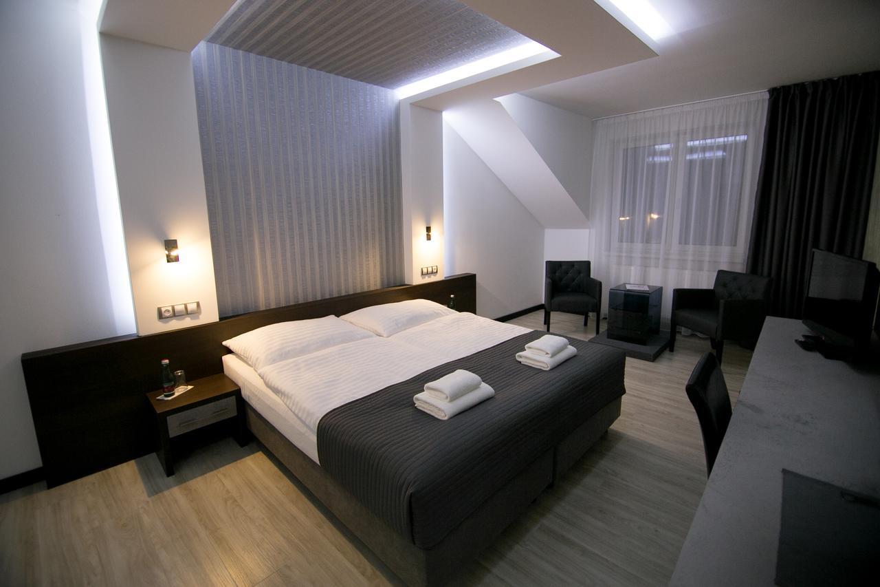 Modřice Hotel U Kostela מראה חיצוני תמונה