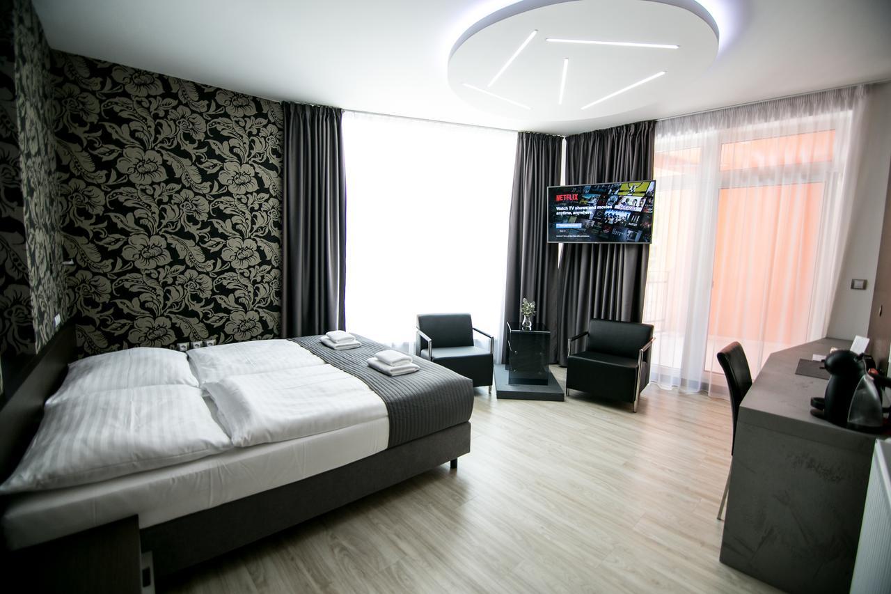Modřice Hotel U Kostela מראה חיצוני תמונה