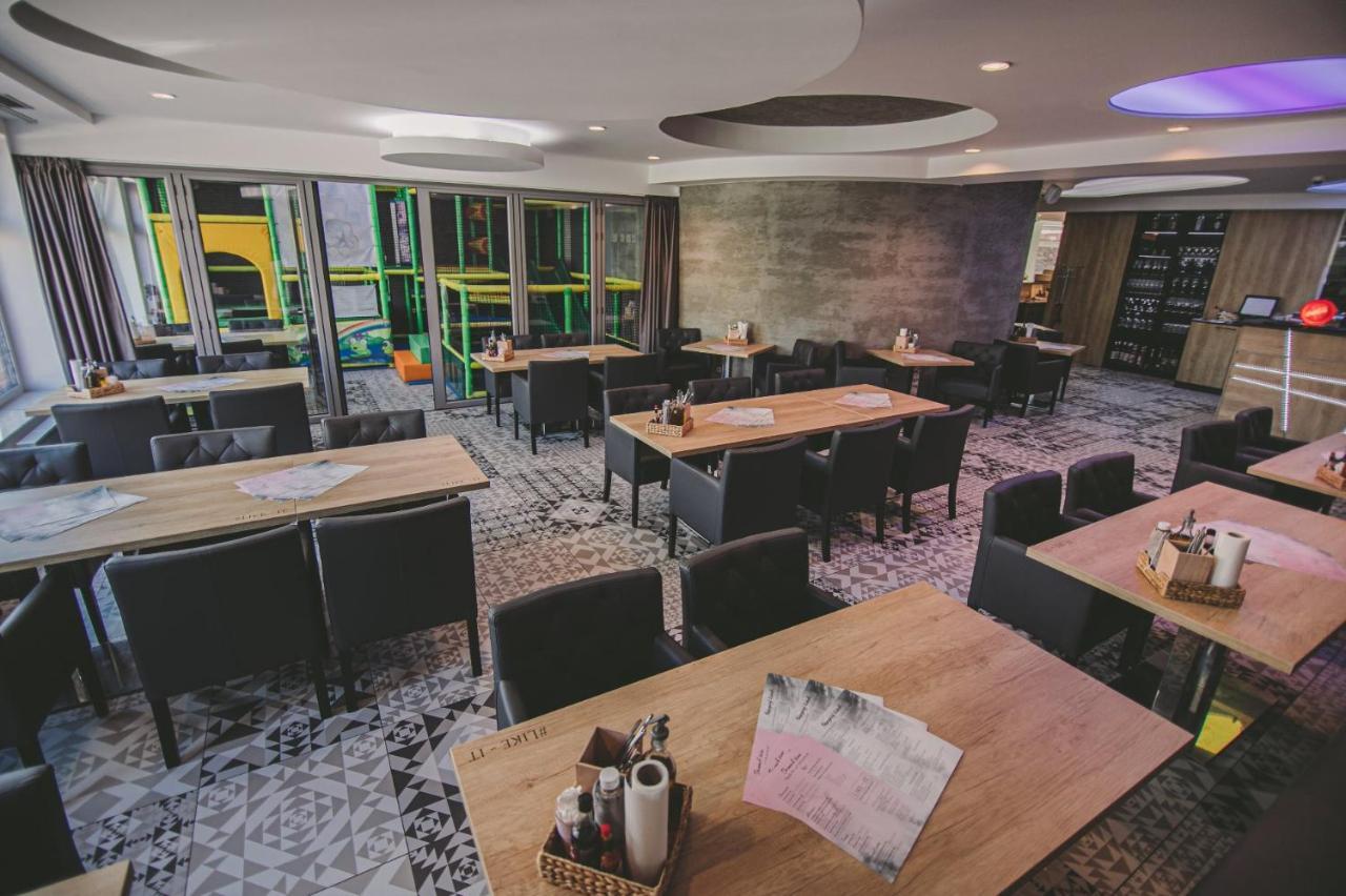 Modřice Hotel U Kostela מראה חיצוני תמונה